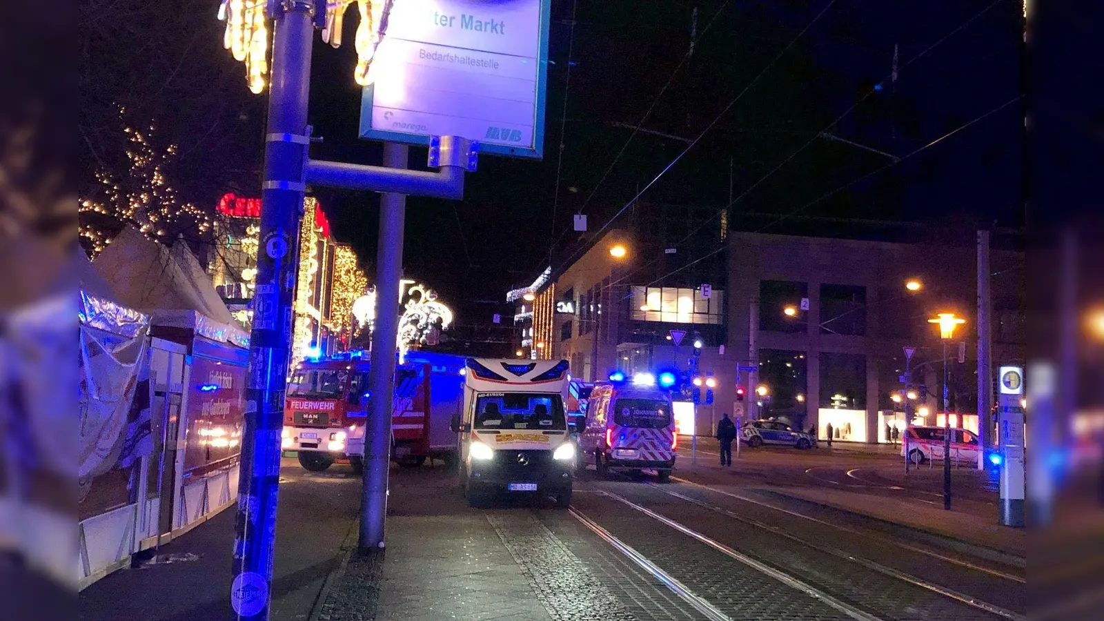 Auf dem Weihnachtsmarkt in Magdeburg ist ein Autofahrer in eine Menschengruppe gefahren.  (Bild: Dörthe Hein/dpa-Zentralbild/dpa)