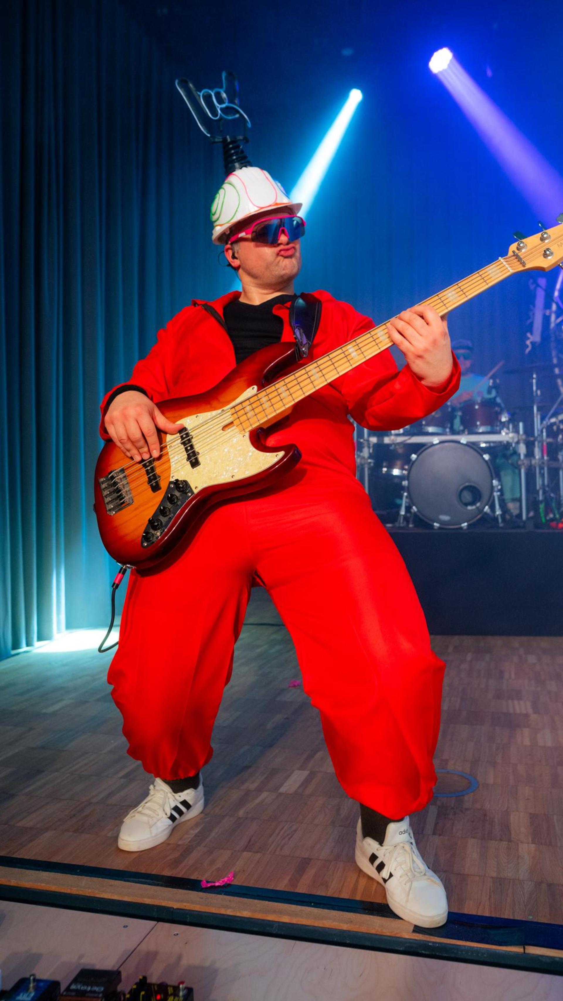 Am Sportlerball in Schirmitz gings mit Vollgas weiter im Faschingstreiben.  (Bild: Hannes Stock)