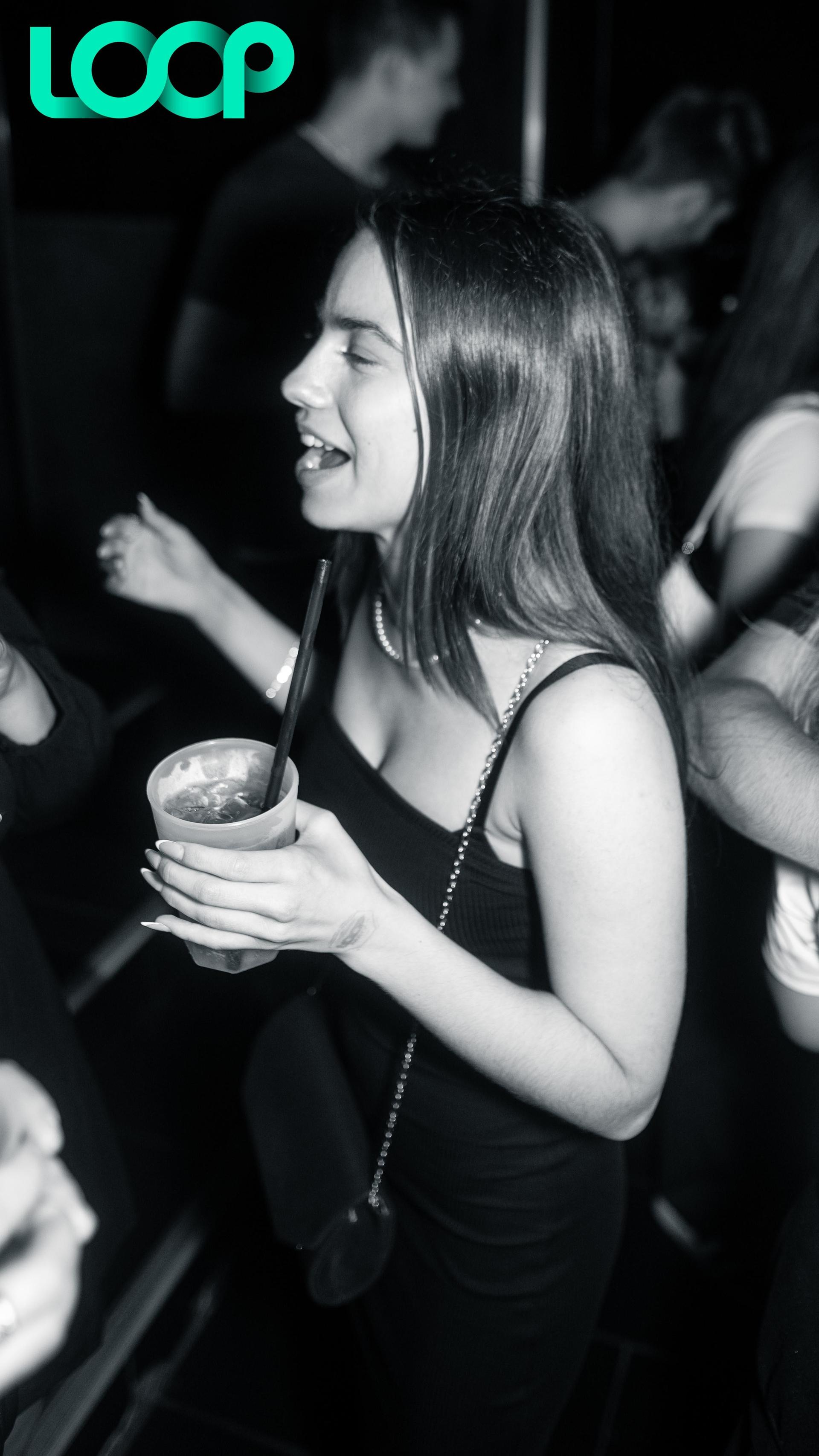 Die „School is out”-Party im Loop. (Bild: Hannes Stock)