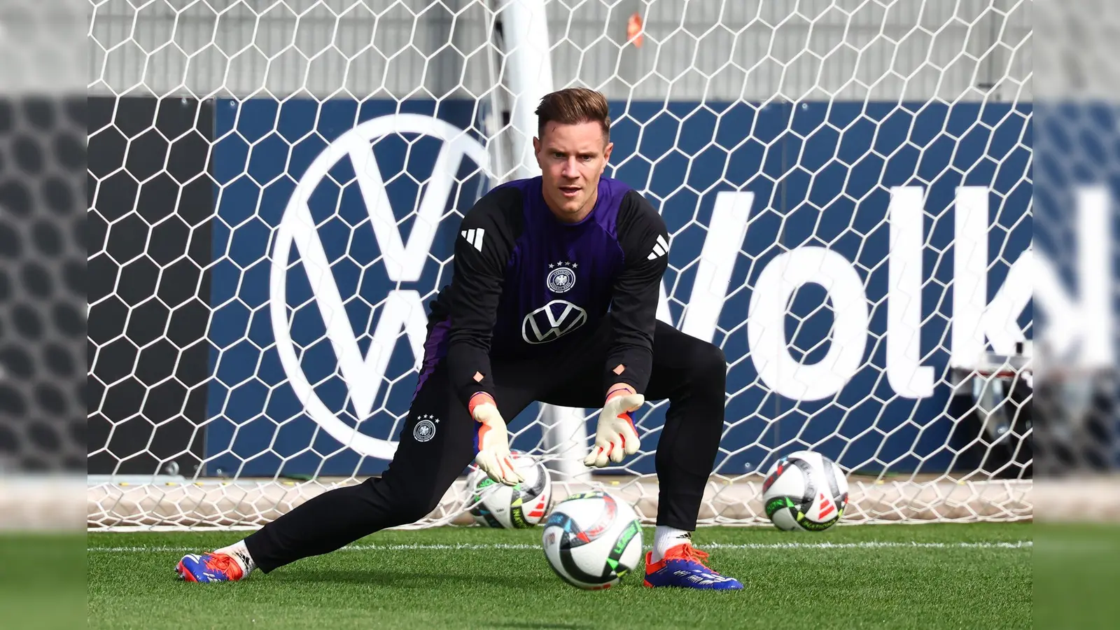 Marc-André ter Stegen beim Training in Herzogenaurach. (Bild: Daniel Karmann/dpa)