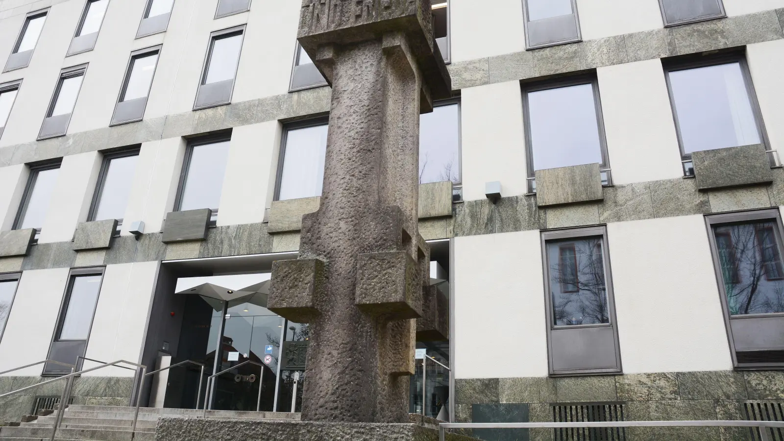 Ein 48-jähriger Gastronom ist am Dienstag vor dem Weidener Amtsgericht zu einer Bewährungsstrafe und Geldauflage verurteilt worden, weil er auf dem Damen-WC seiner Bar und auf seiner privaten Toilette intime Aufnahmen von Frauen gemacht hatte. (Archivbild: Gabi schönberger)