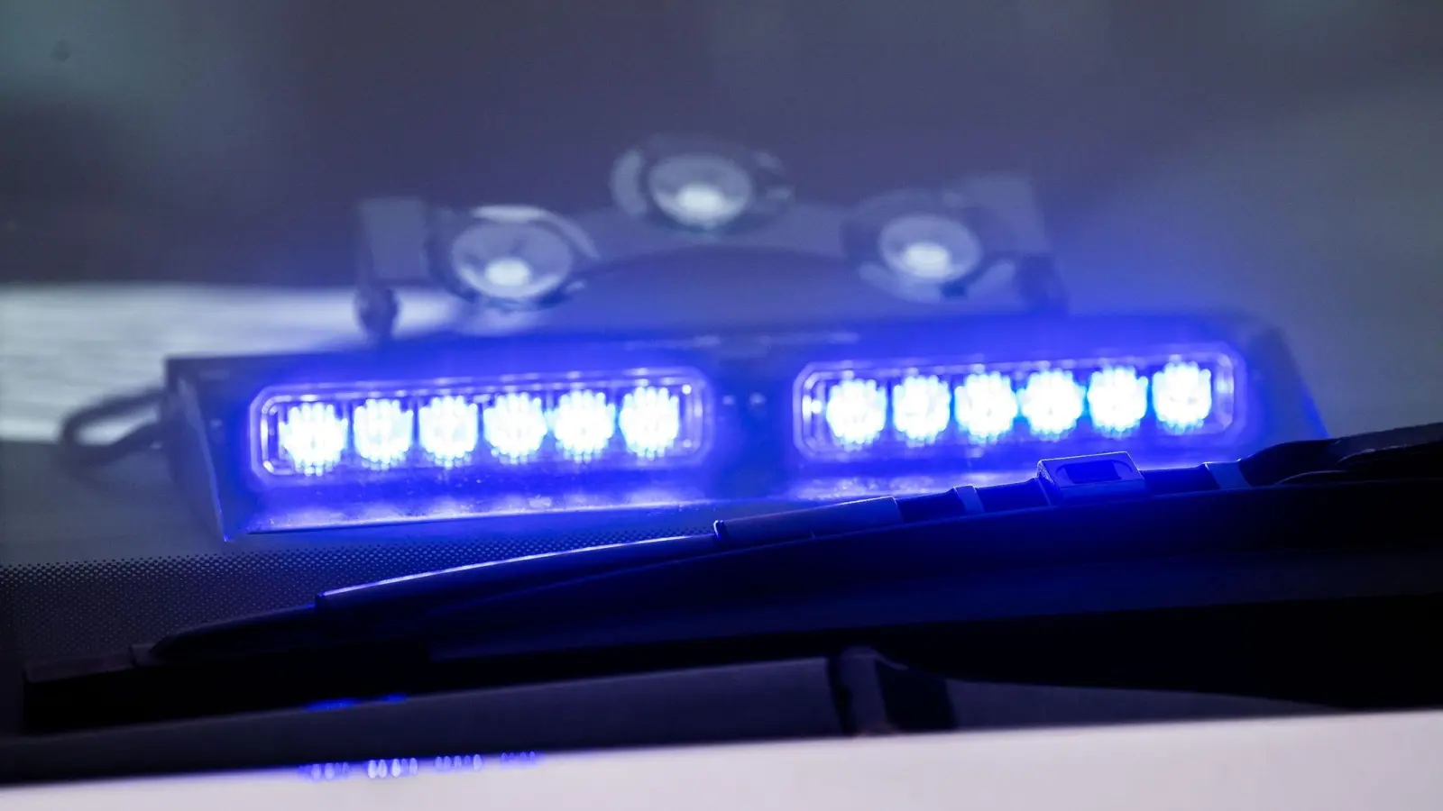 Die Weidener Polizei ermittelt nach einem Zwischenfall in einer Diskothek.  (Symbolbild: Lino Mirgeler/dpa)