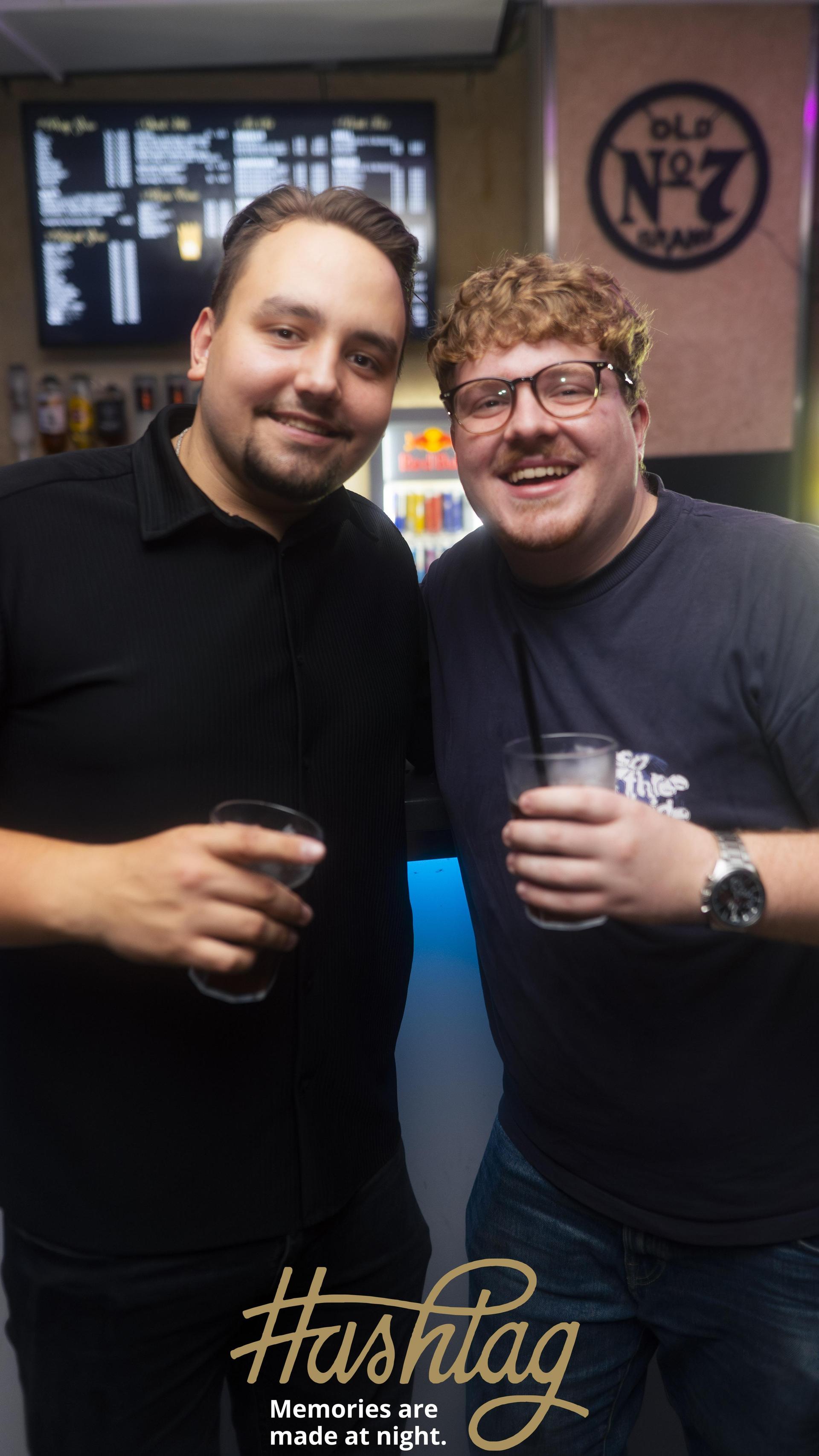 Auch am Tag nach „Weiden träumt” wird im Hashtag getanzt. DJ Avarro sorgt für den passenden Sound. (Bild: Hannes Stock)