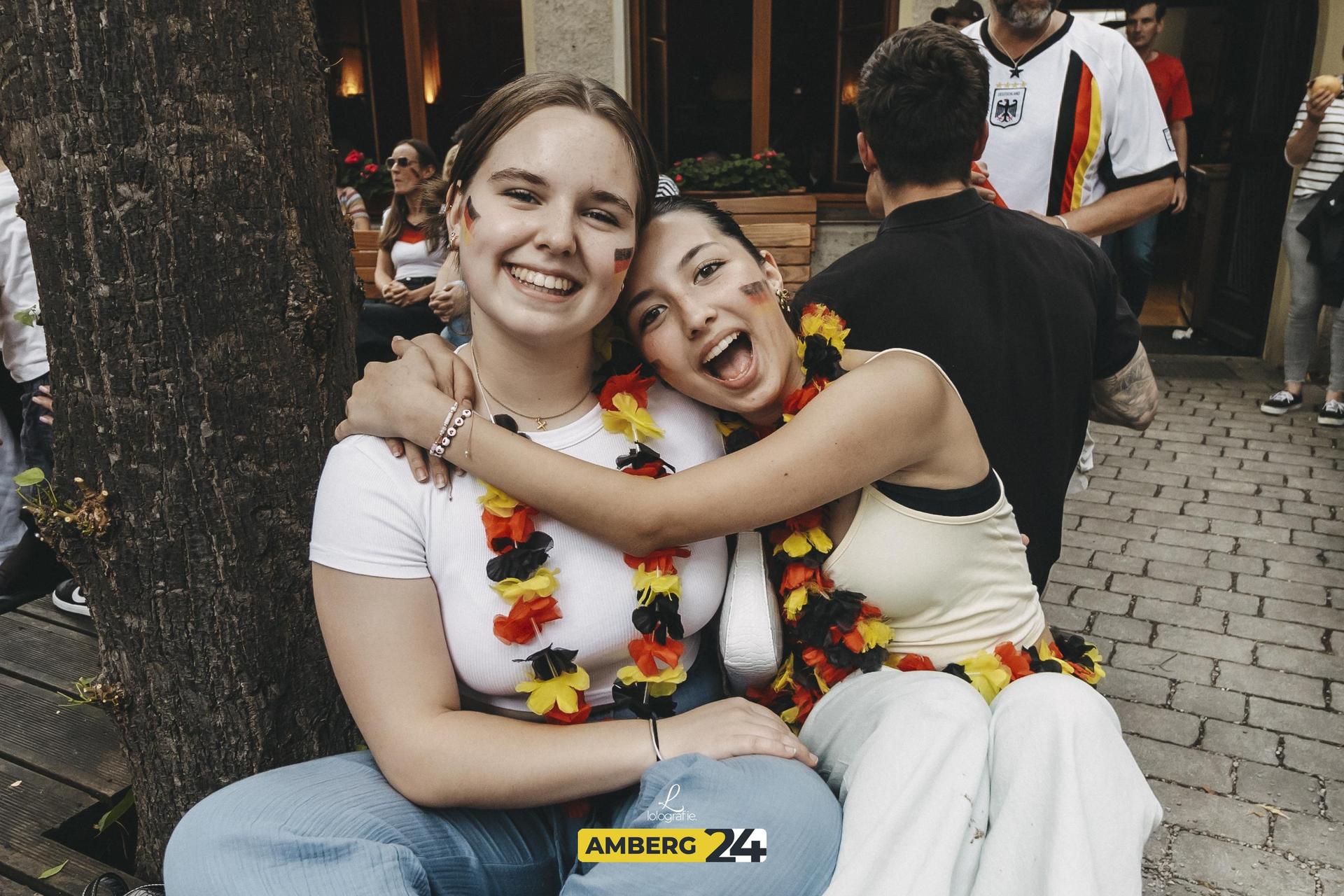 Die deutschen Fans hatten bis zum Ausscheiden des Teams Spaß und fieberten mit.  (Bild: Lolografie)