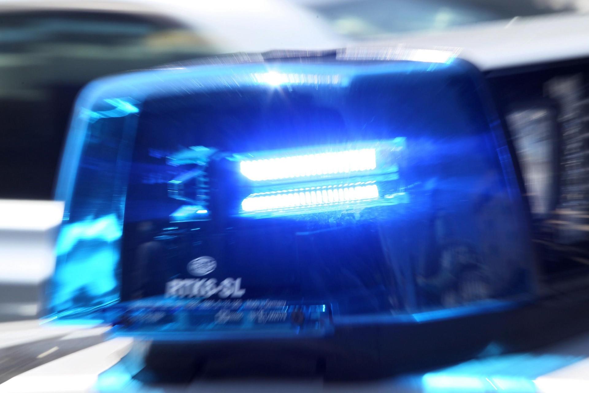 Einen Autofahrer unter Alkohol- und Drogeneinfluss stoppte die Polizei in Arzberg. (Symbolbild: Stephan Jansen/dpa)