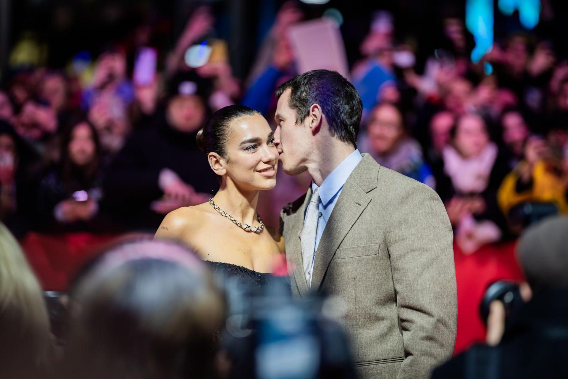 In Palermo läuft die große Party von Dua Lipa und Callum Turner. (Symbolbild: Christoph Soeder/dpa)