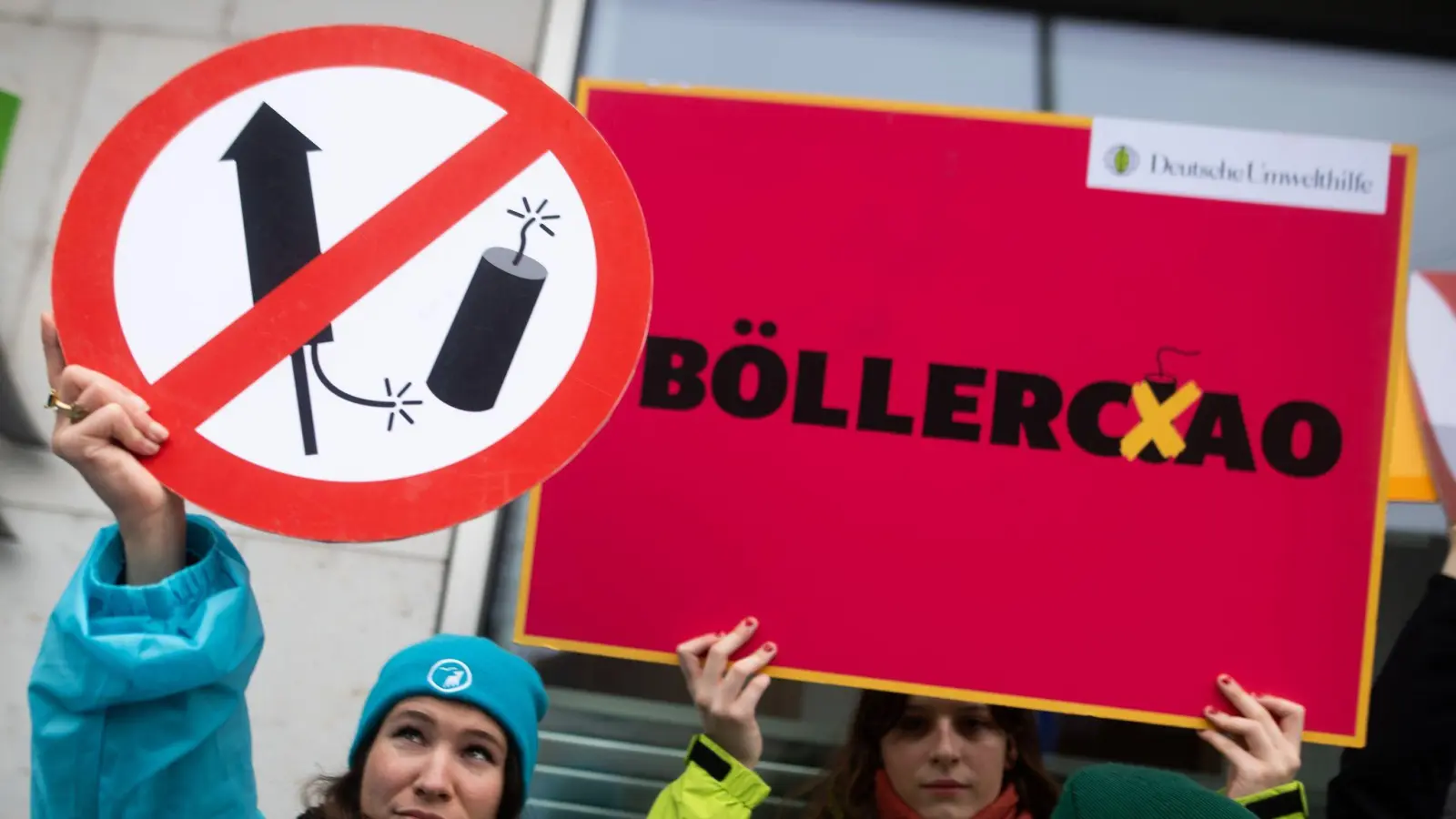 Mehr als 1,9 Millionen Menschen haben die beiden Petitionen unterschrieben. (Bild: Sebastian Christoph Gollnow/dpa)