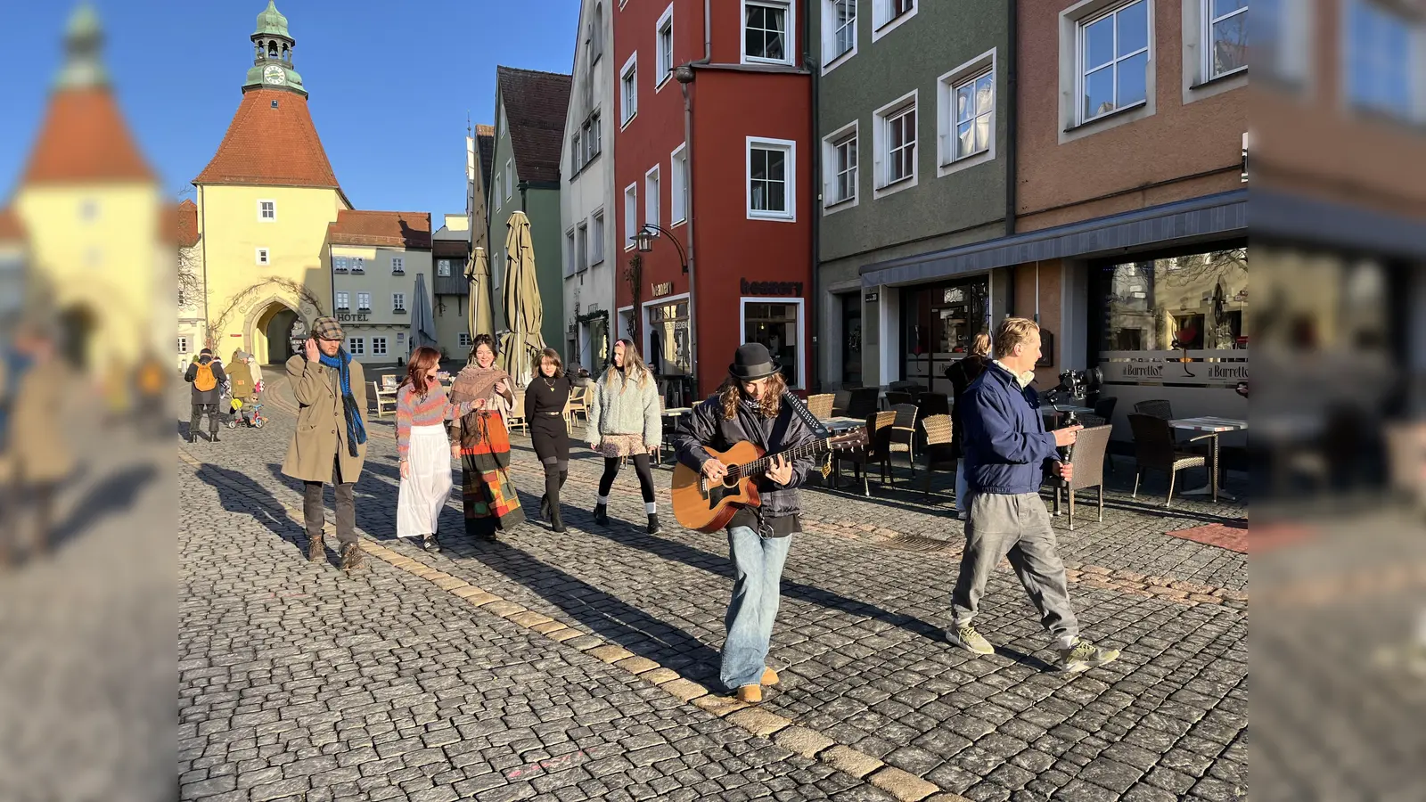 In der Weidener Innenstadt drehte Joshua Caleb Morales das Musikvideo. (Bild: mcl)