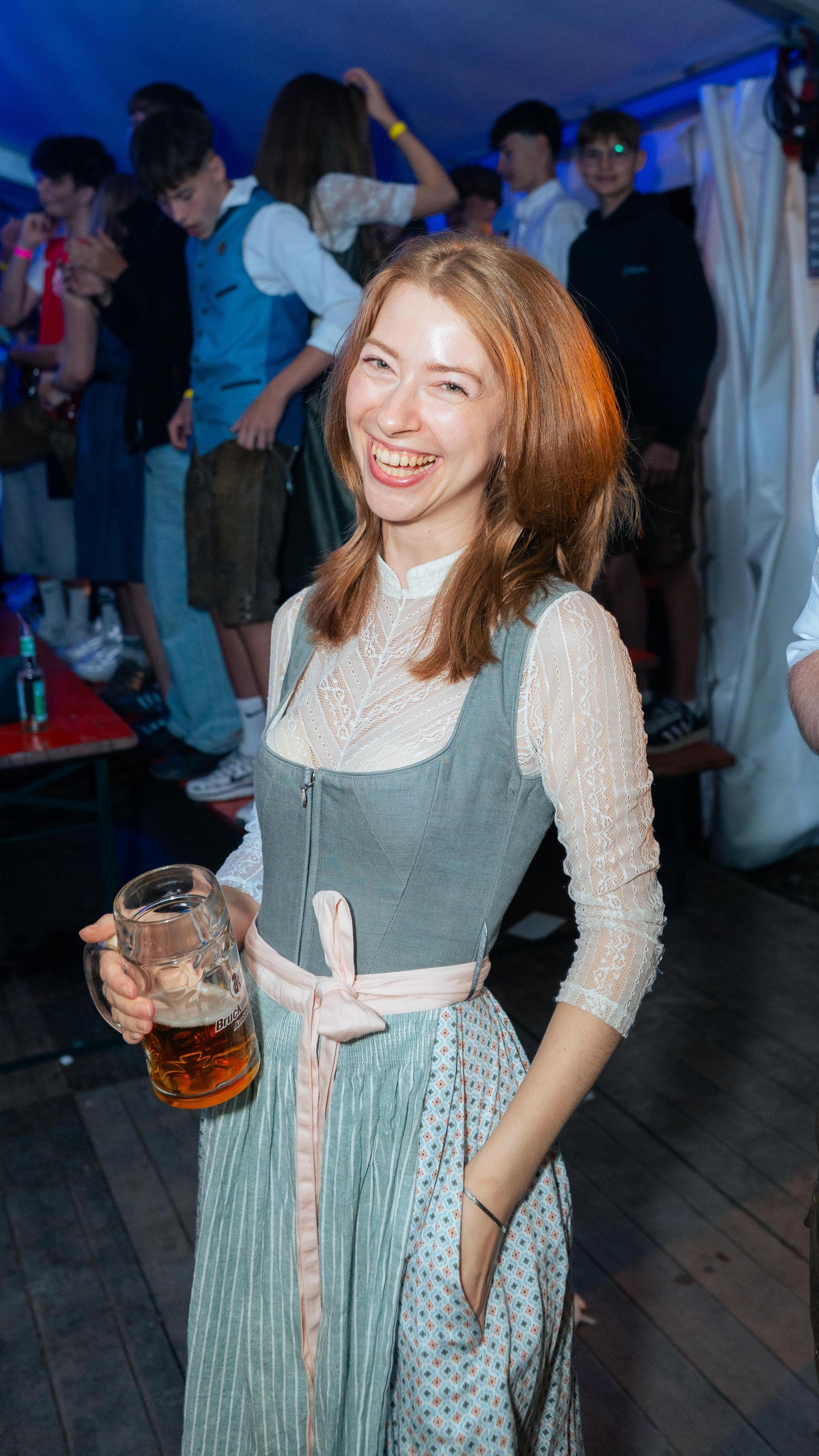 Gute Stimmung, volles Zelt und super Momentaufnahmen. (Bild: Hannes Stock)