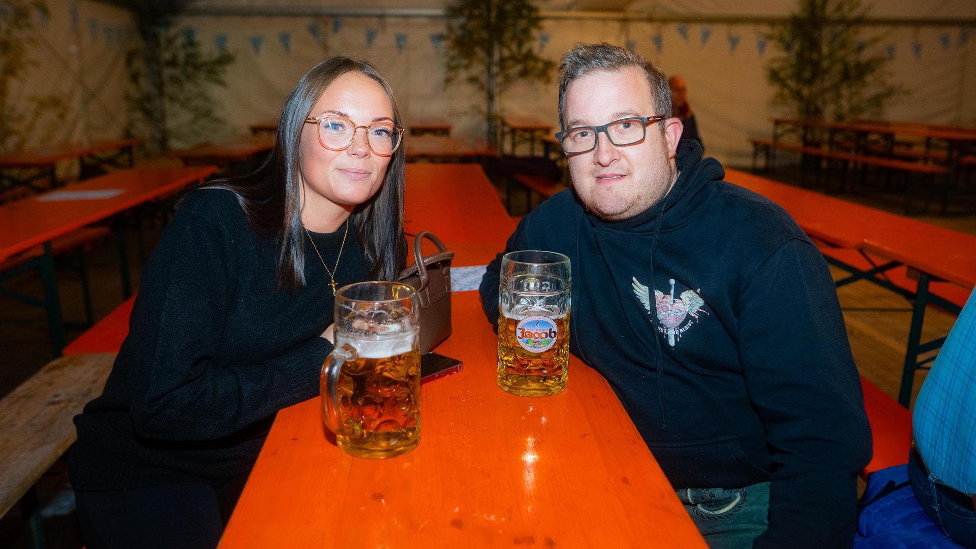 Am Samstag feierte die DJK Weiden Kirchweih am Flutkanal. Für Stimmung sorgte die Band „Dei vo Gestern”. (Bild: Hannes Stock)