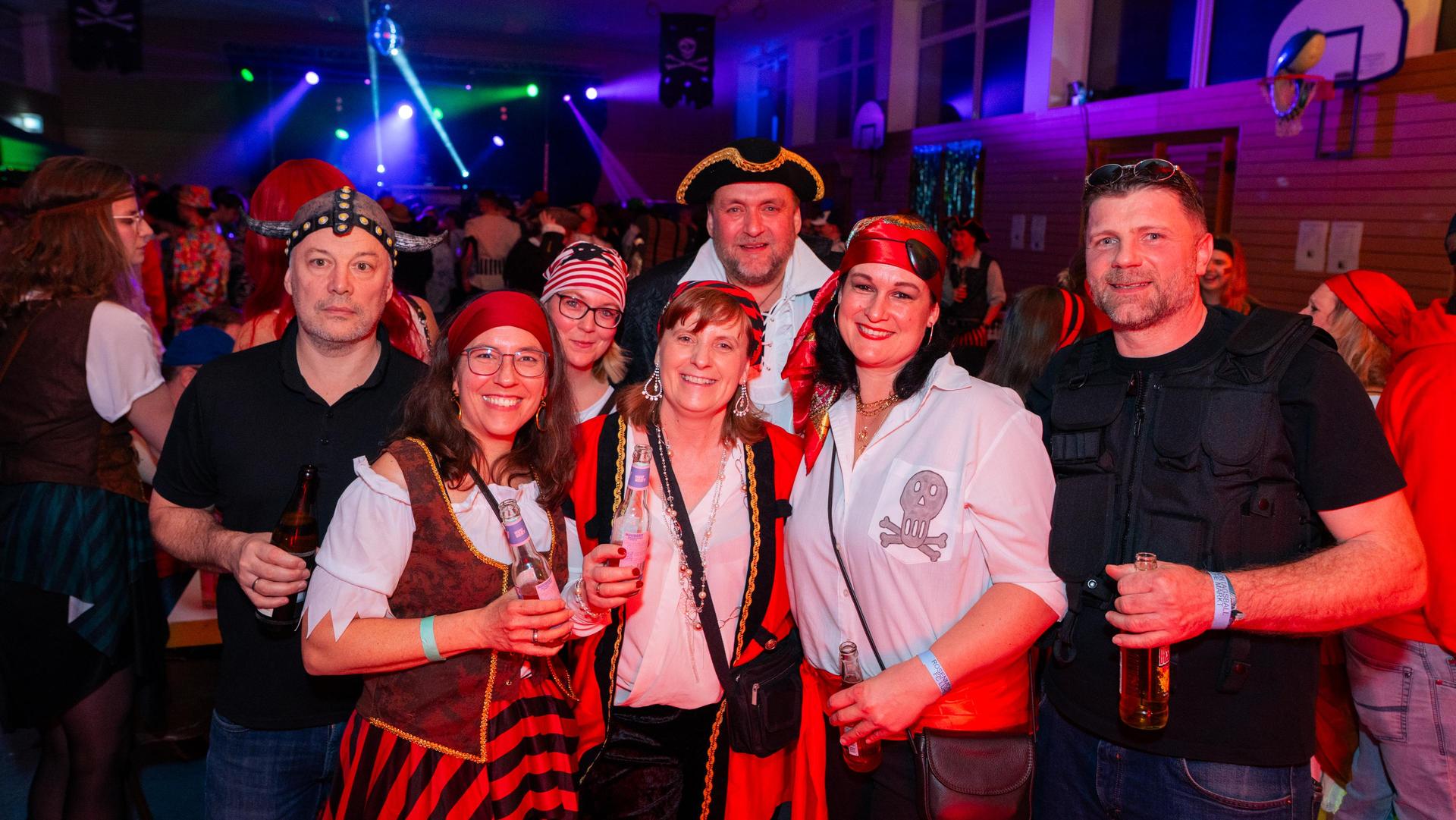 Beim Faschingsball des FC Luhe gings mit Vollgas weiter im Faschingstreiben.  (Bild: Hannes Stock)