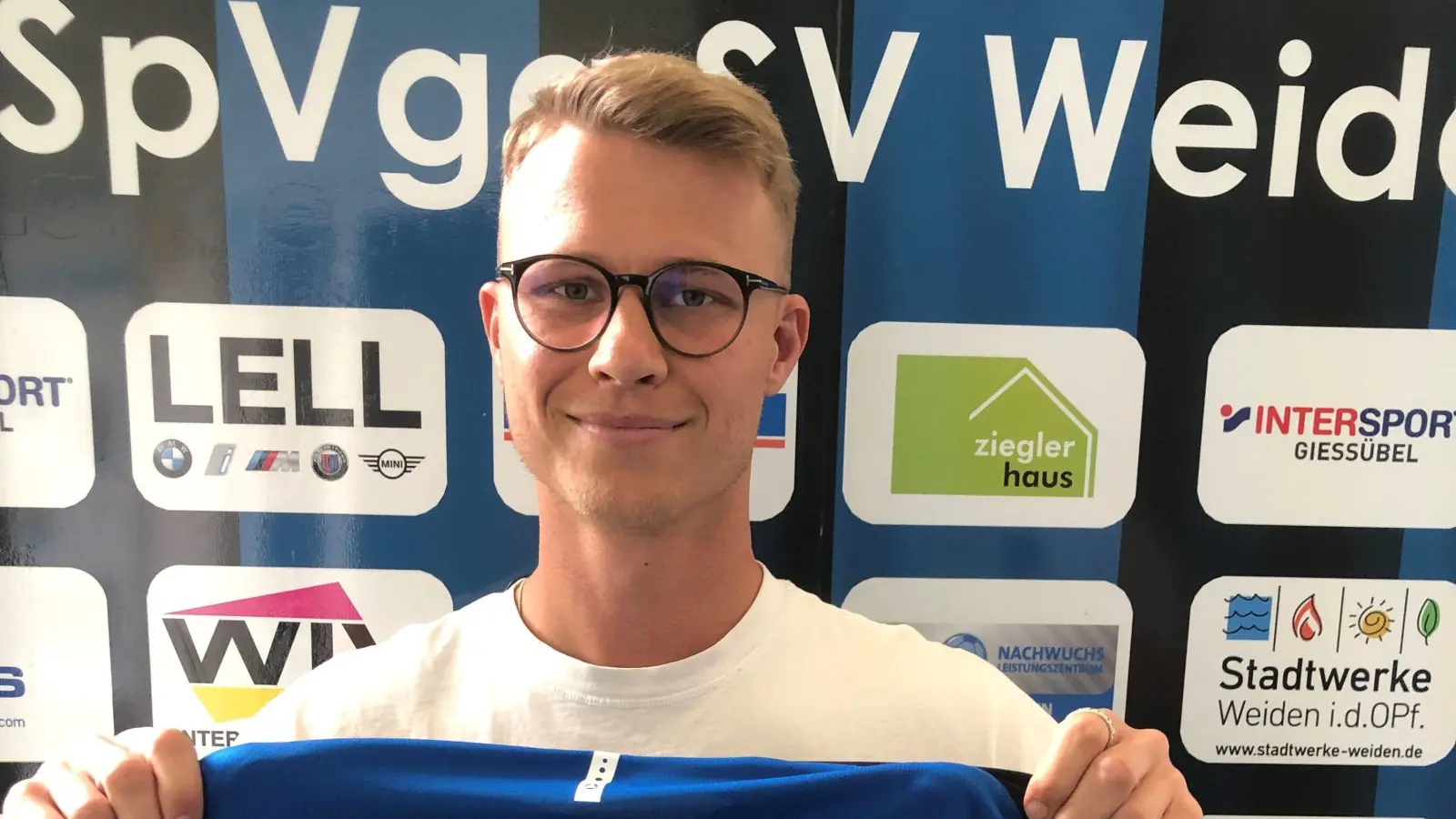 Christoph Fenninger trägt künftig das Trikot der SpVgg SV Weiden. (Bild: A. Schwarzmeier)