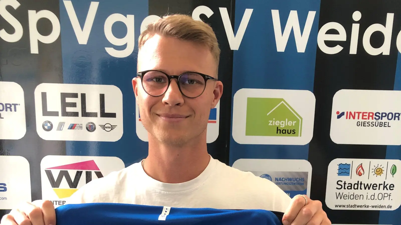 Christoph Fenninger trägt künftig das Trikot der SpVgg SV Weiden. (Bild: A. Schwarzmeier)