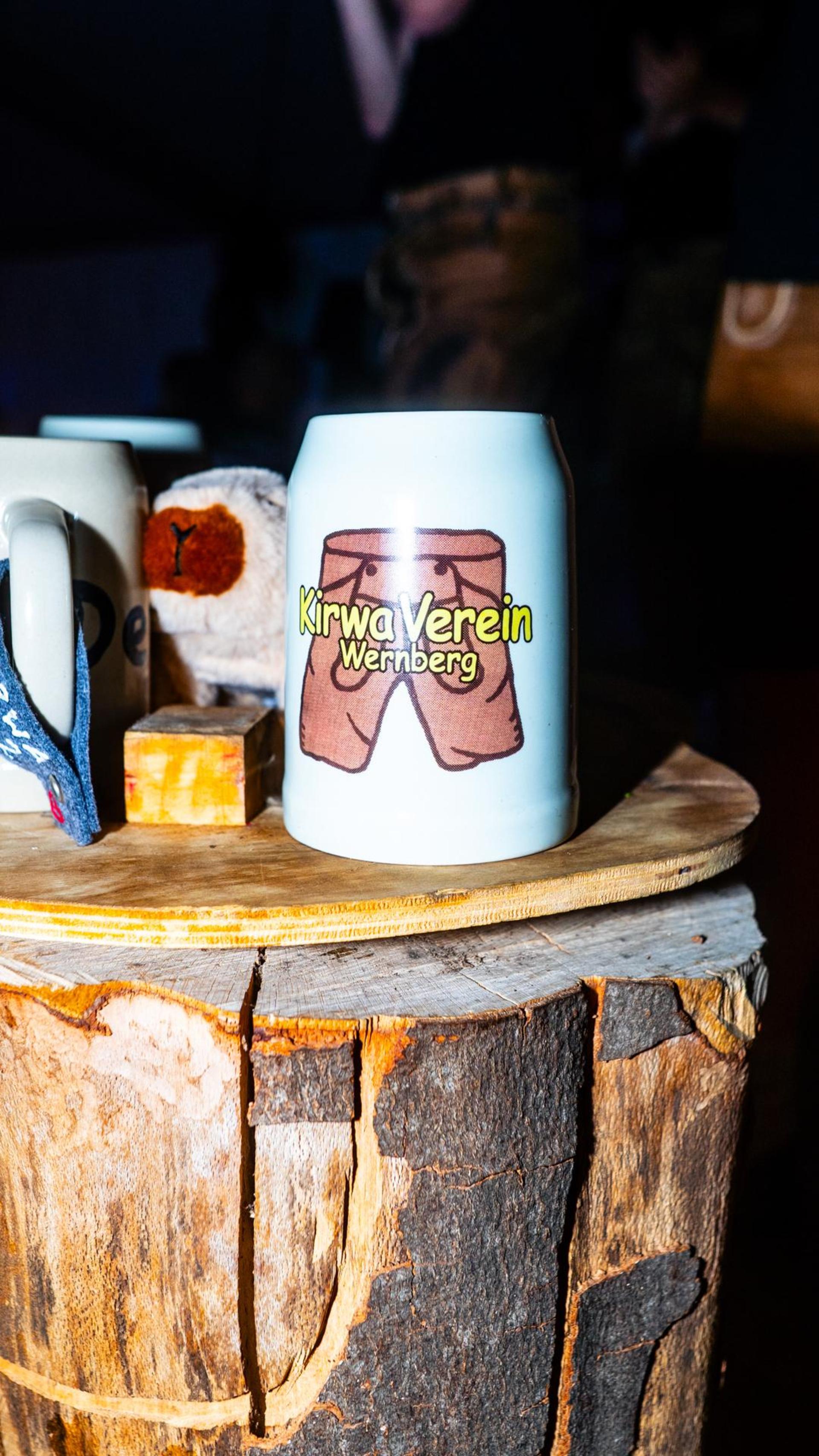 Die Quertreiber rocken am Samstagabend das Festzelt bei der Kirwa in Wernberg.  (Bild: Hannes Stock)