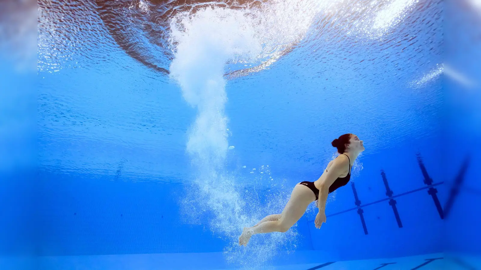 Zieht ins Olympia-Finale ein: Wasserspringerin Saskia Oettinghaus. (Bild: Oli Scarff/AFP/dpa)