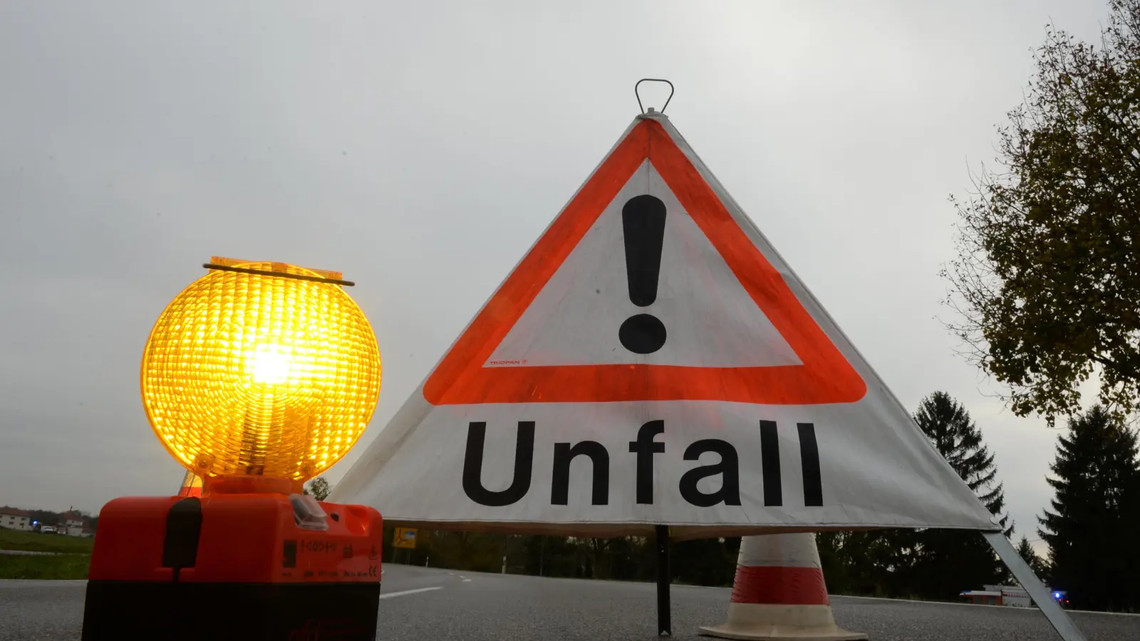 Auf der A 93 kam es zu einem Unfall.  (Bild: Patrick Seeger/dpa)