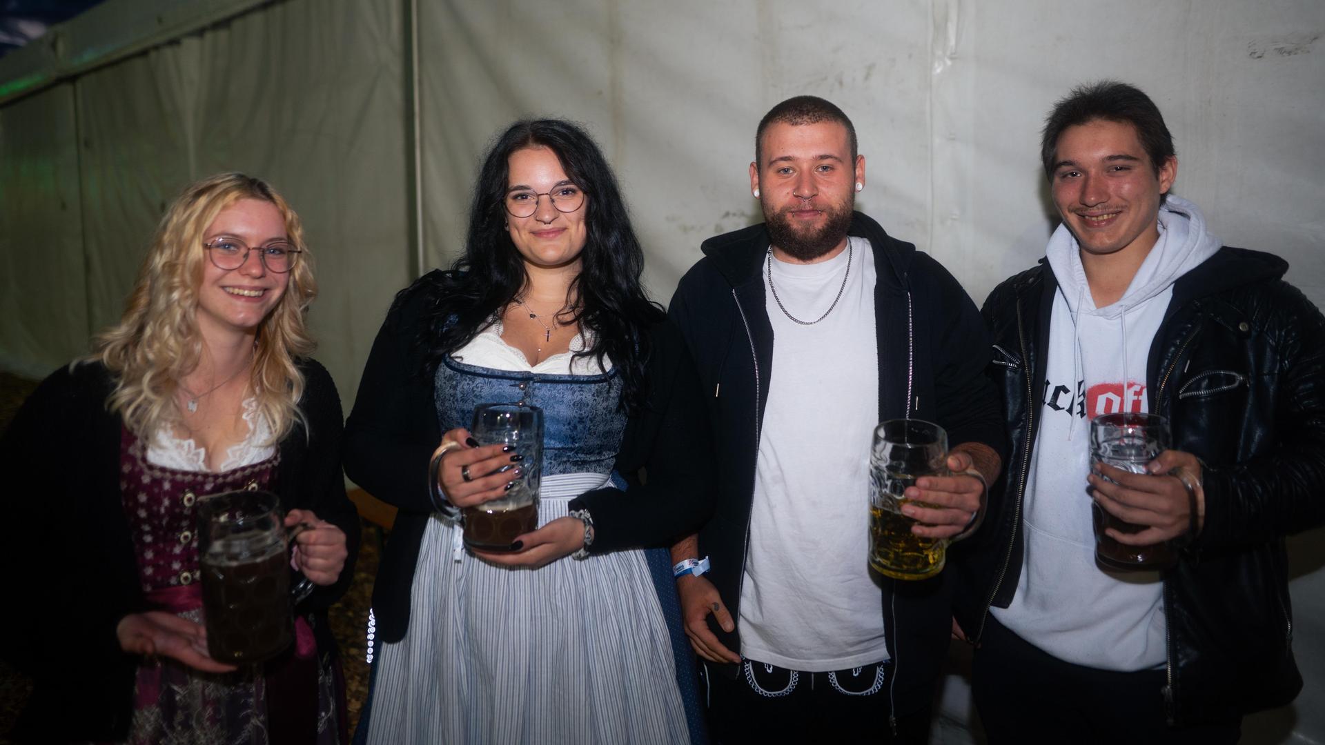Auch am Sonntag habt ihr auf der Flosser Kirwa eine gute Figur in Dirndl und Lederhosen gemacht! (Bild: Hannes Stock)