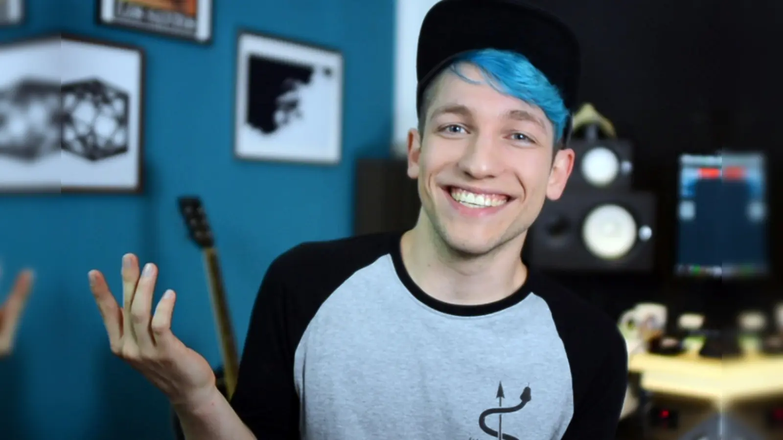 YouTuber Rezo geht in seinem neuen Video auf Verschwörungstheorien ein, welche auf TikTok verbreitet werden. (Bild: dpa)