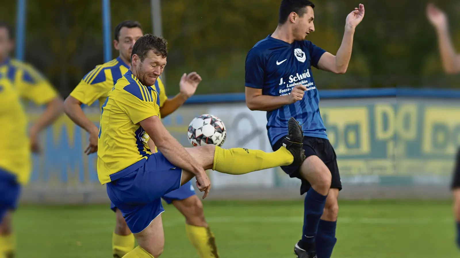 Ein gewohntes Bild: Uli Herrmann (links) kehrt zur TSG Mantel-Weiherhammer zurück. (Archivbild: A. Schwarzmeier)