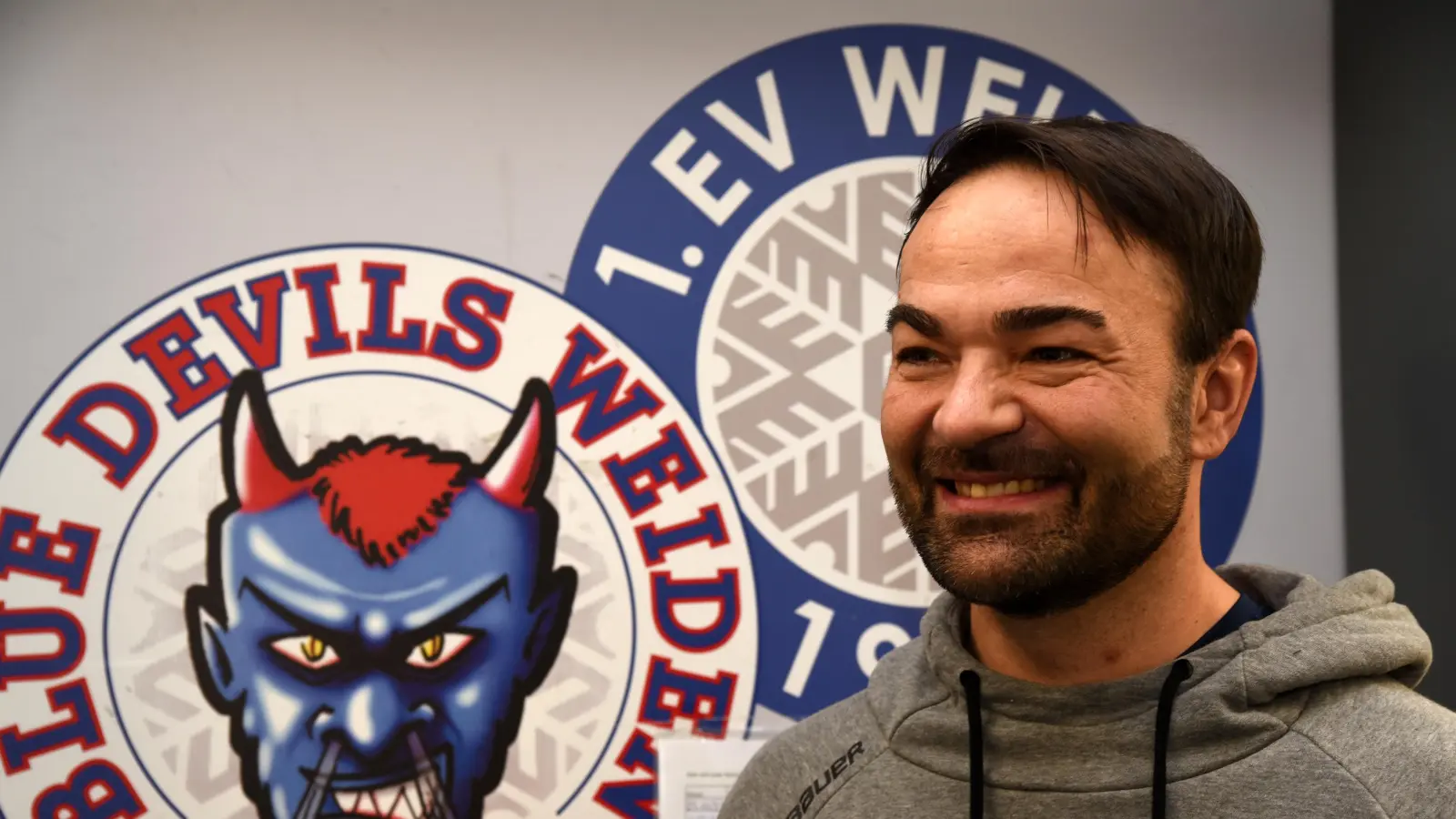 Devils-Trainer Trainer Sebastian Buchwieser wurde für ein Spiel gesperrt.  (Archivbild: gb)