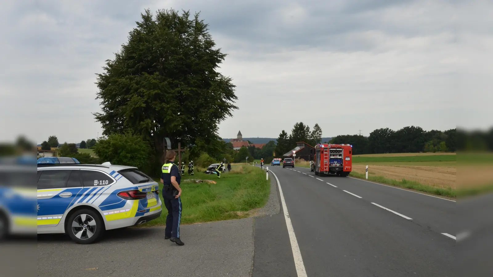 Kurz nach dem Bocklradweg verunfallte eine 57-Jährige mit ihrem Kleinwagen bei den drei Kreuzen und zog sich mittelschwere Verletzungen zu. Am Auto entstand Totalschaden. (Bild: dob)