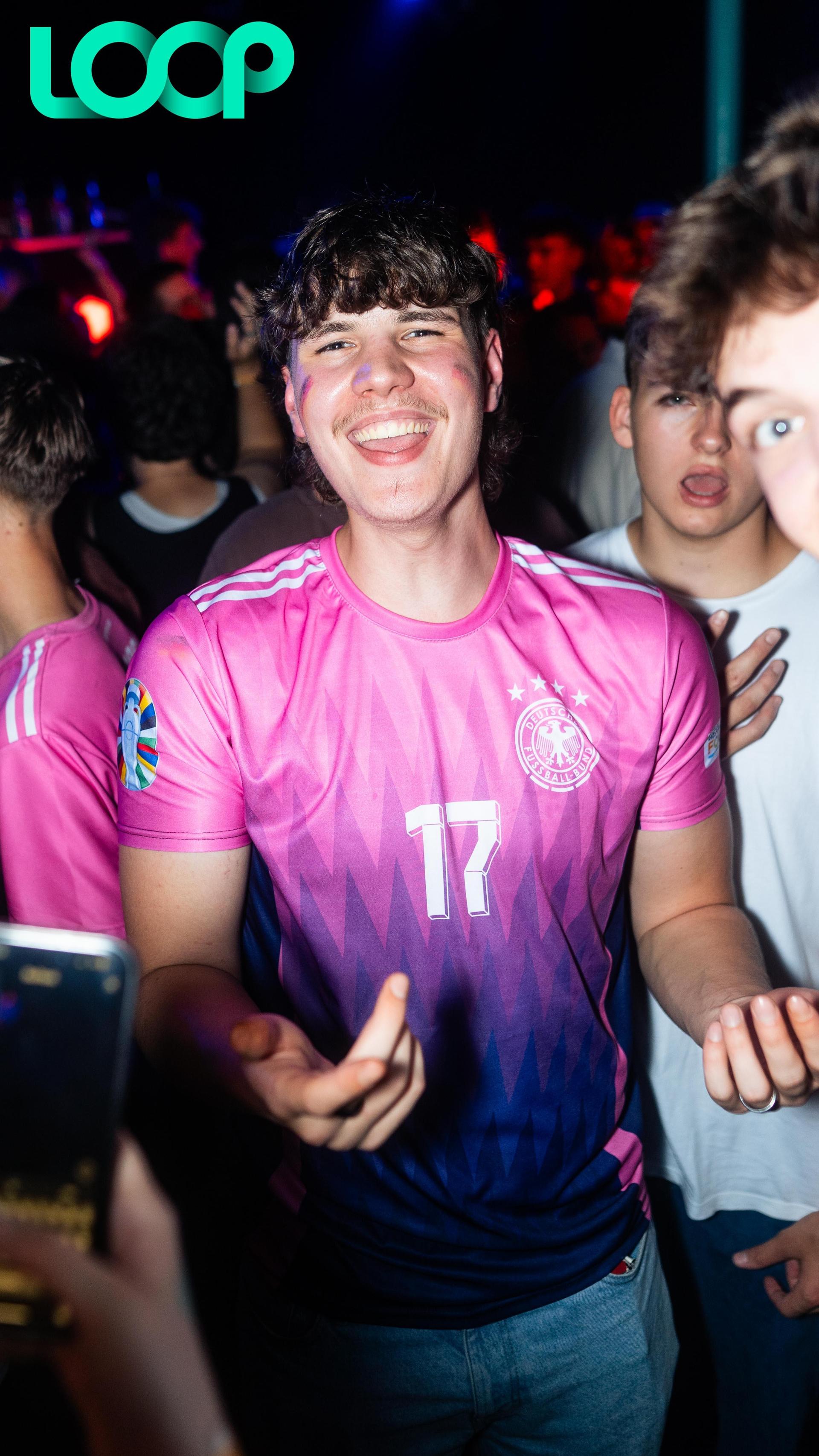 Die „School is out”-Party im Loop. (Bild: Hannes Stock)