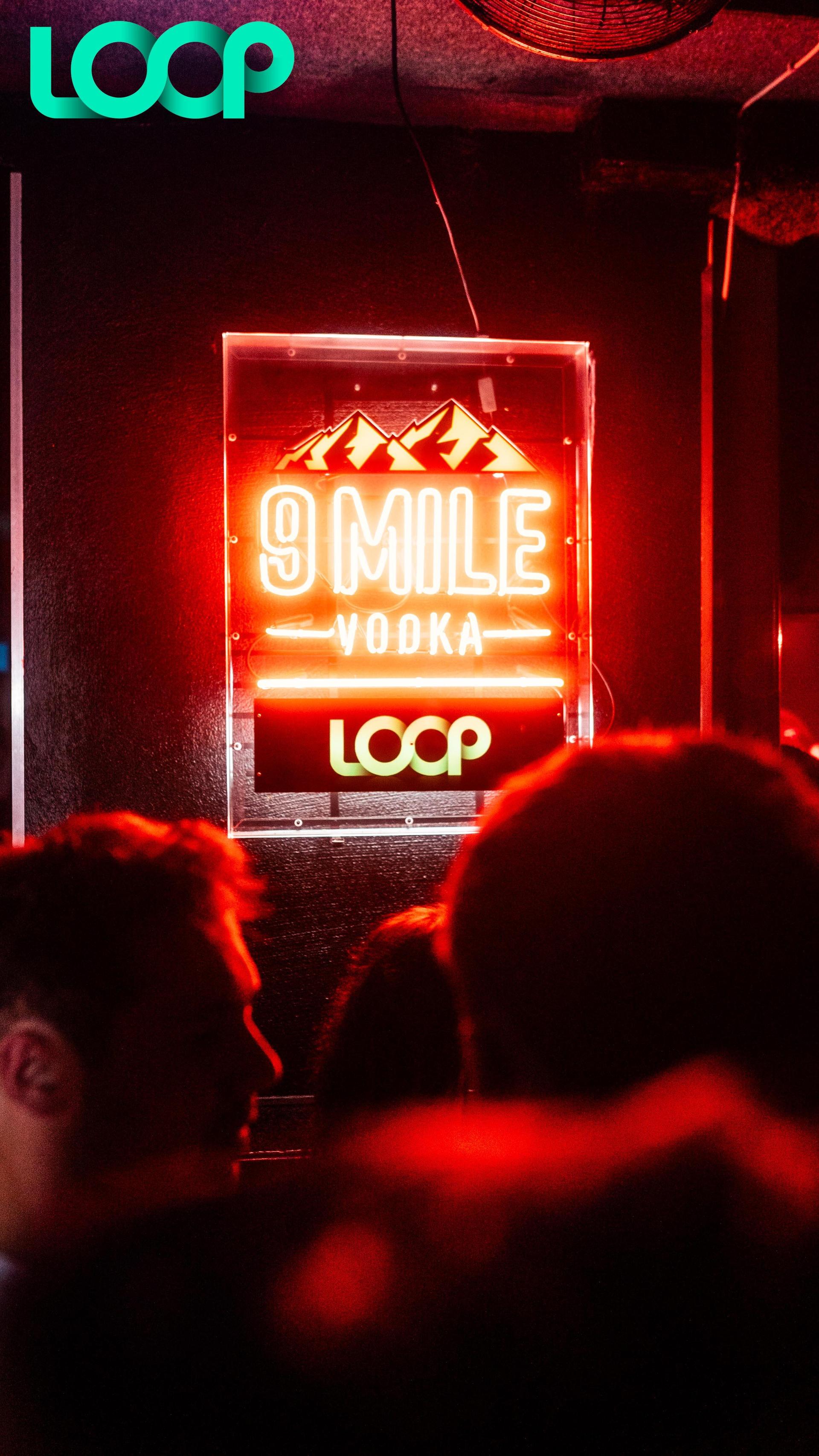 Die „School is out”-Party im Loop. (Bild: Hannes Stock)