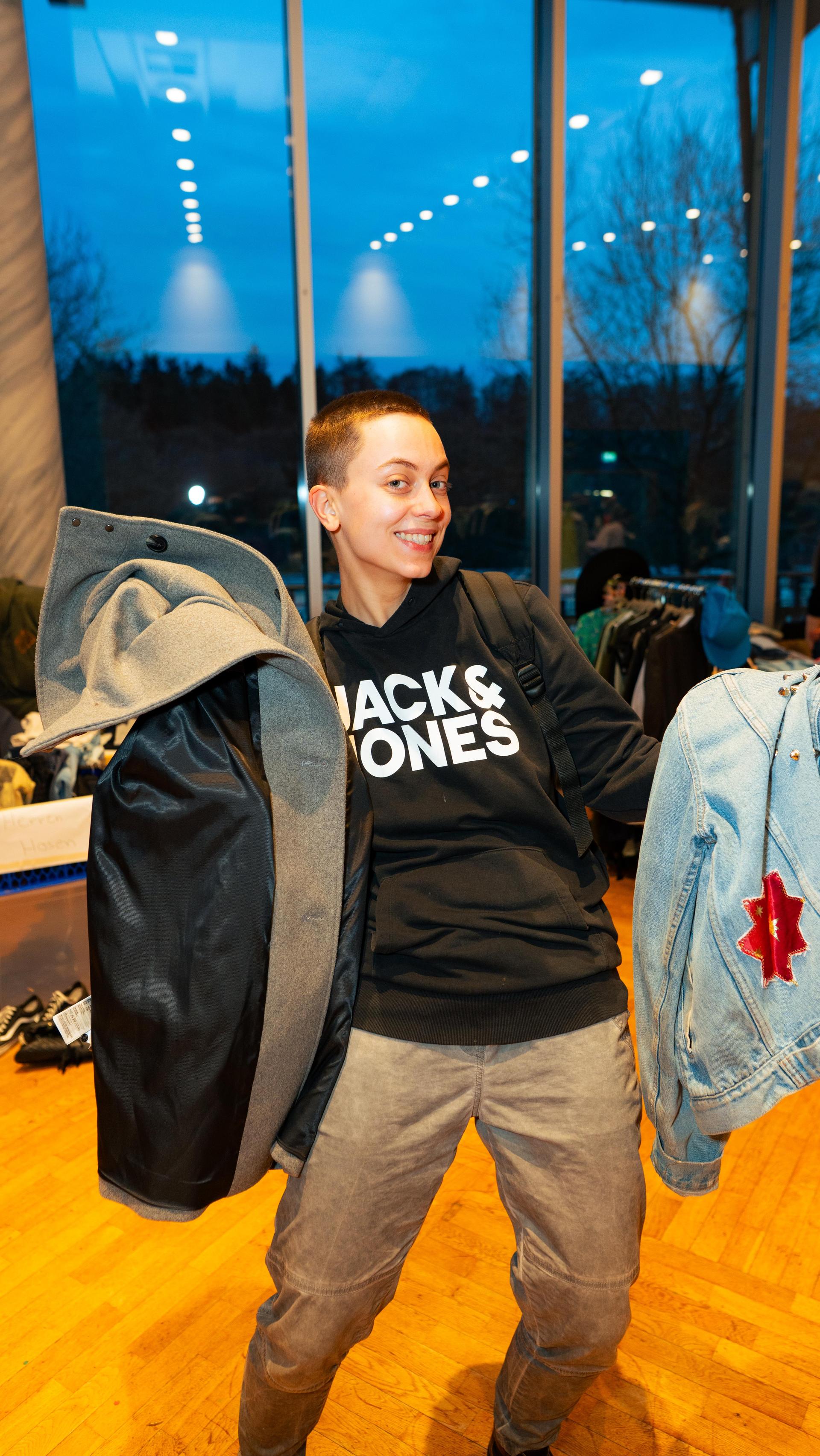 Beim Nachtflohmarkt am Freitag in Neustadt/WN herrschte bis 22 Uhr reges Treiben. (Bild: Hannes Stock)