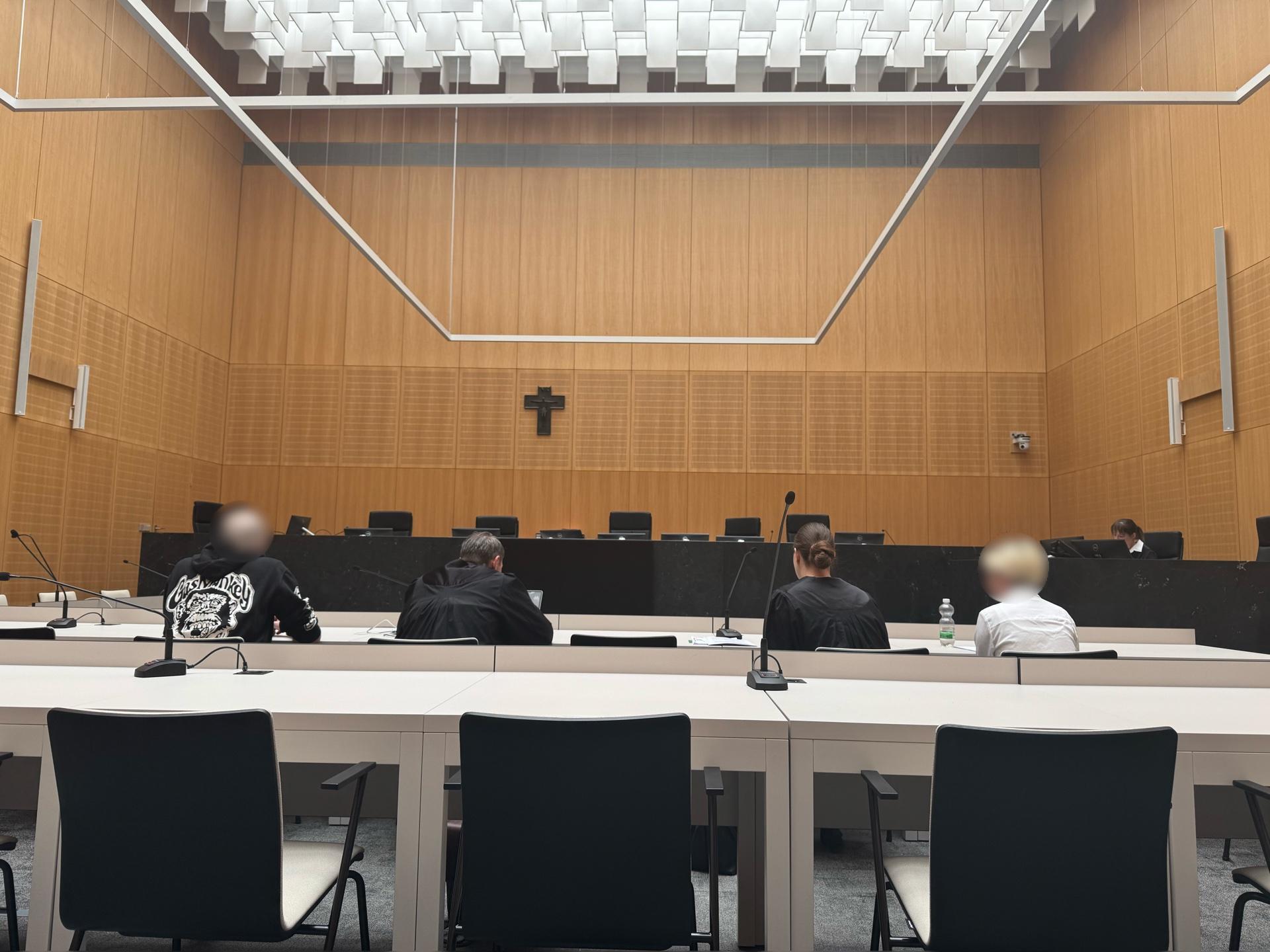 Vor dem Landgericht Weiden musste sich ein Ex-Paar aus Tirschenreuth wegen bewaffneten Drogenhandels verantworten. (Bild: Stefanie Tretter)