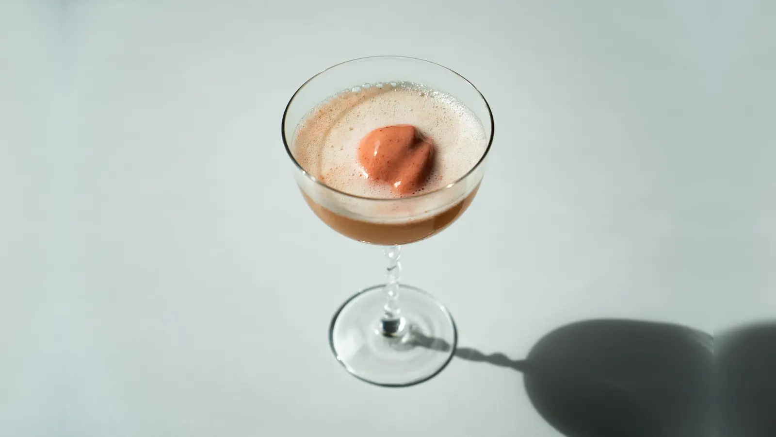 Personalisierbar und unschlagbar einfach: Der Sorbet-Prosecco-Float. (Bild: knz)