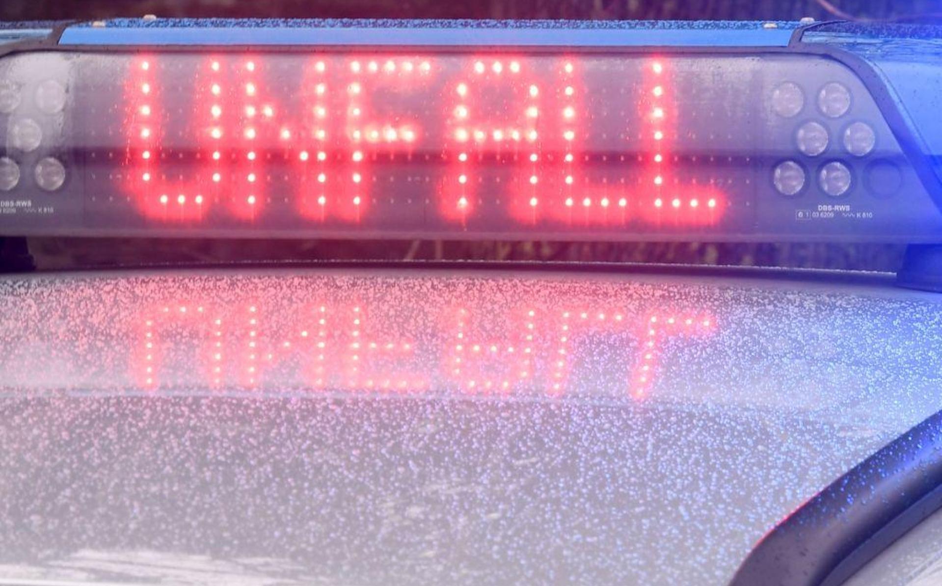 Bei einem Unfall bei Speinshart wurden zwei Personen schwer verletzt. (Symbolbild: Carsten Rehder/dpa)