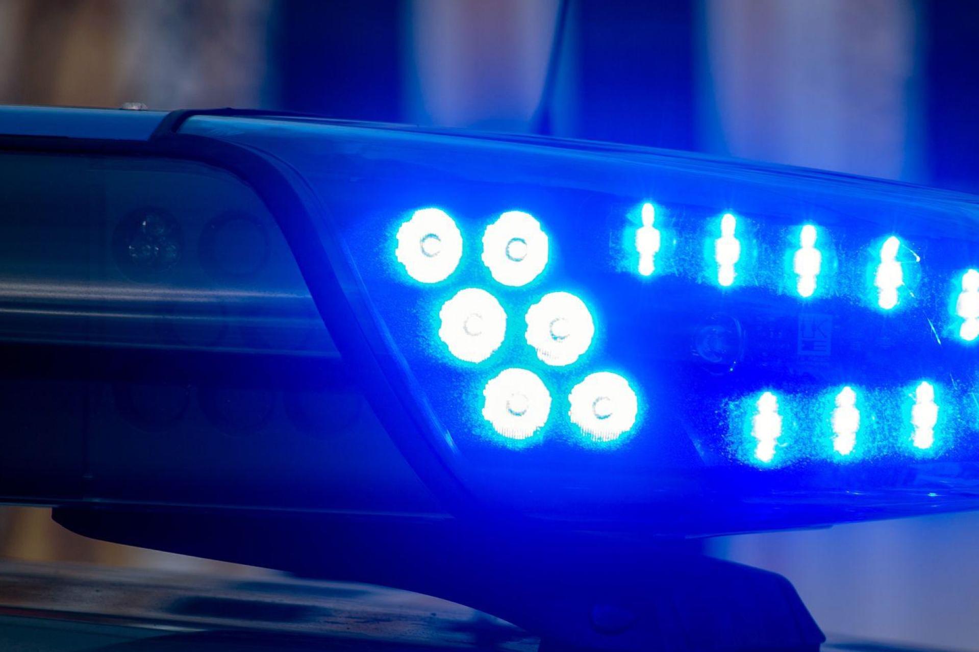 Ein polnischer Autofahrer wird auf der A 6 bei Pleystein unter Drogeneinfluss gestoppt. Die Polizei leitet Ermittlungen ein. (Symbolbild: Klaus-Dietmar Gabbert/dpa)