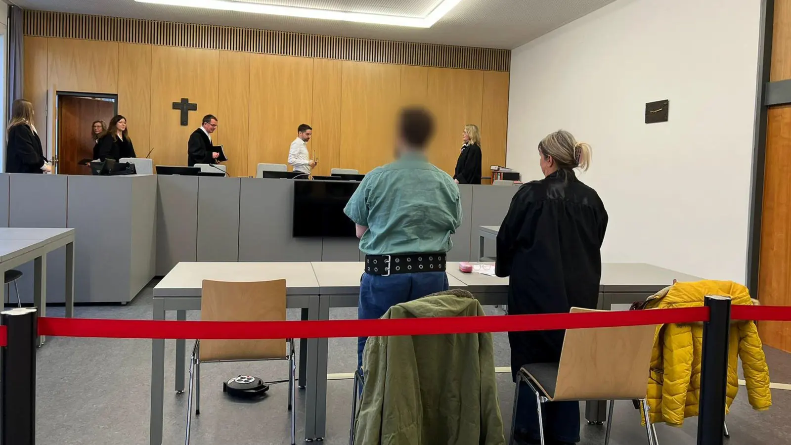 Mehrfach missbrauchte ein 23-Jähriger aus dem Landkreis Neustadt/WN seine Halbschwester (11) sexuell. Jetzt verurteilt ihn die Kammer unter vorsitzendem Richter Peter Werner zu einer mehrjährigen Haftstrafe.  (Bild: juh)