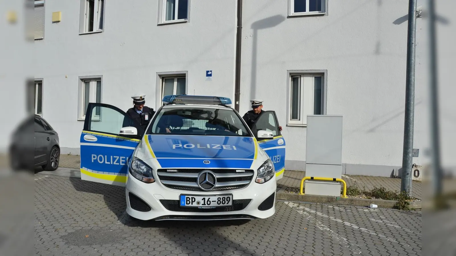 Am Bahnhof in Regensburg haben Polizisten eine junge Ausreißerin in Gewahrsam genommen. (Symbolbild: Bundespolizei/exb)
