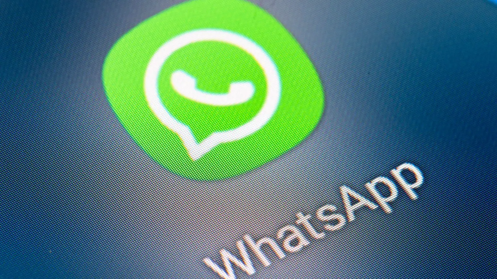 Der führende Messengerdienst Whatsapp spricht sich klar gegen die Einführung einer Chatkontrolle in der EU aus. (Symbolbild) (Bild: Fabian Sommer/dpa)