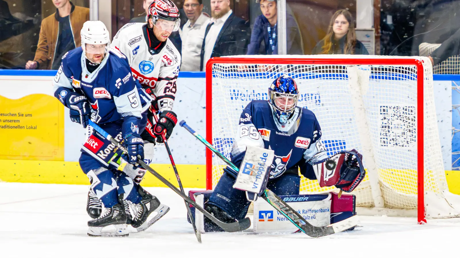 Goalie Patrik Mühlberger von den Blue Devils Weiden ist künftig auch für die Nürnberg Ice Tigers spielberechtigt. (Bild: Elke Englmaier)