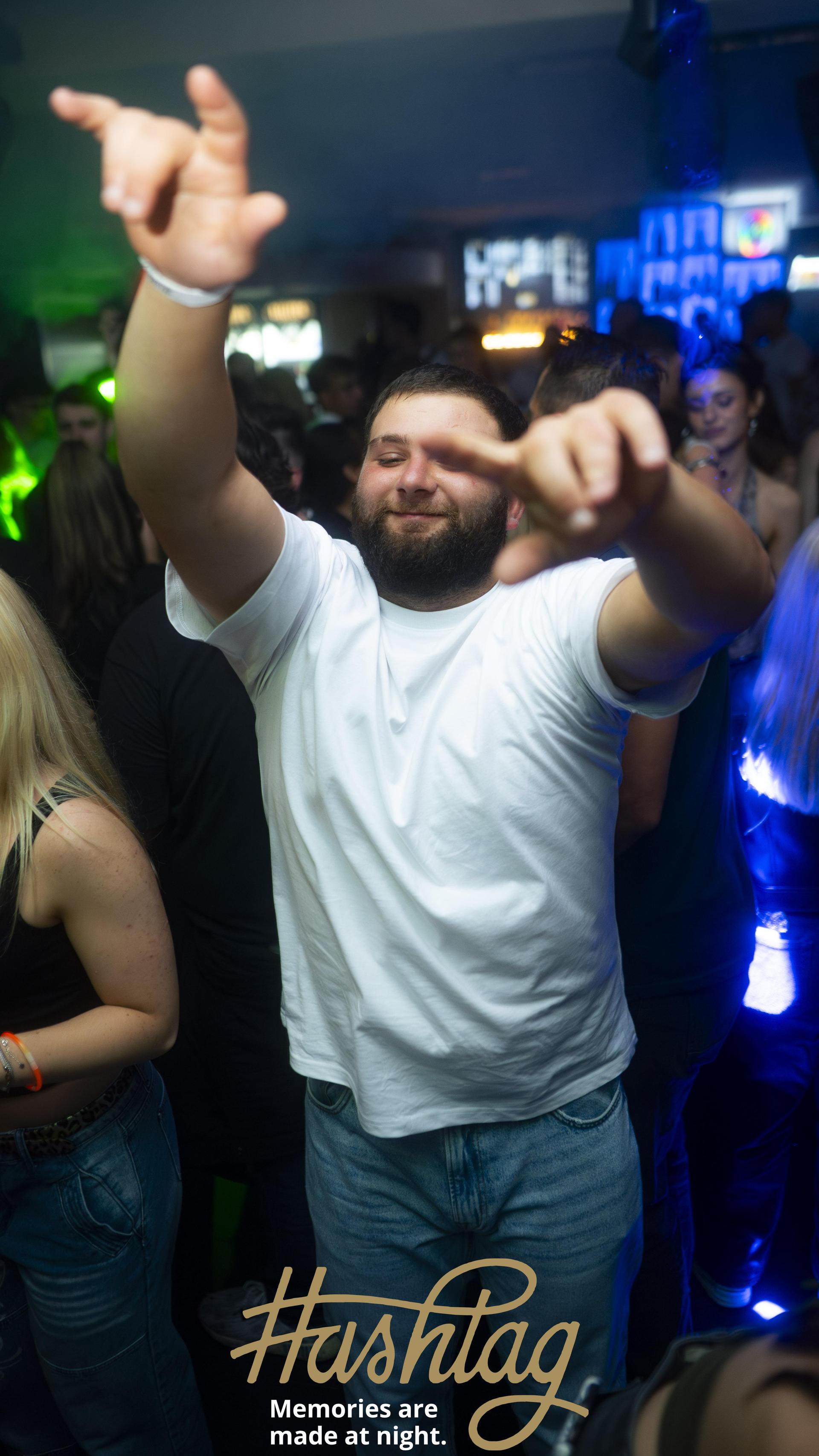 Im Hashtag sorgten am Freitag die Hits der 2000/10er für beste Stimmung. (Bild: Hannes Stock)