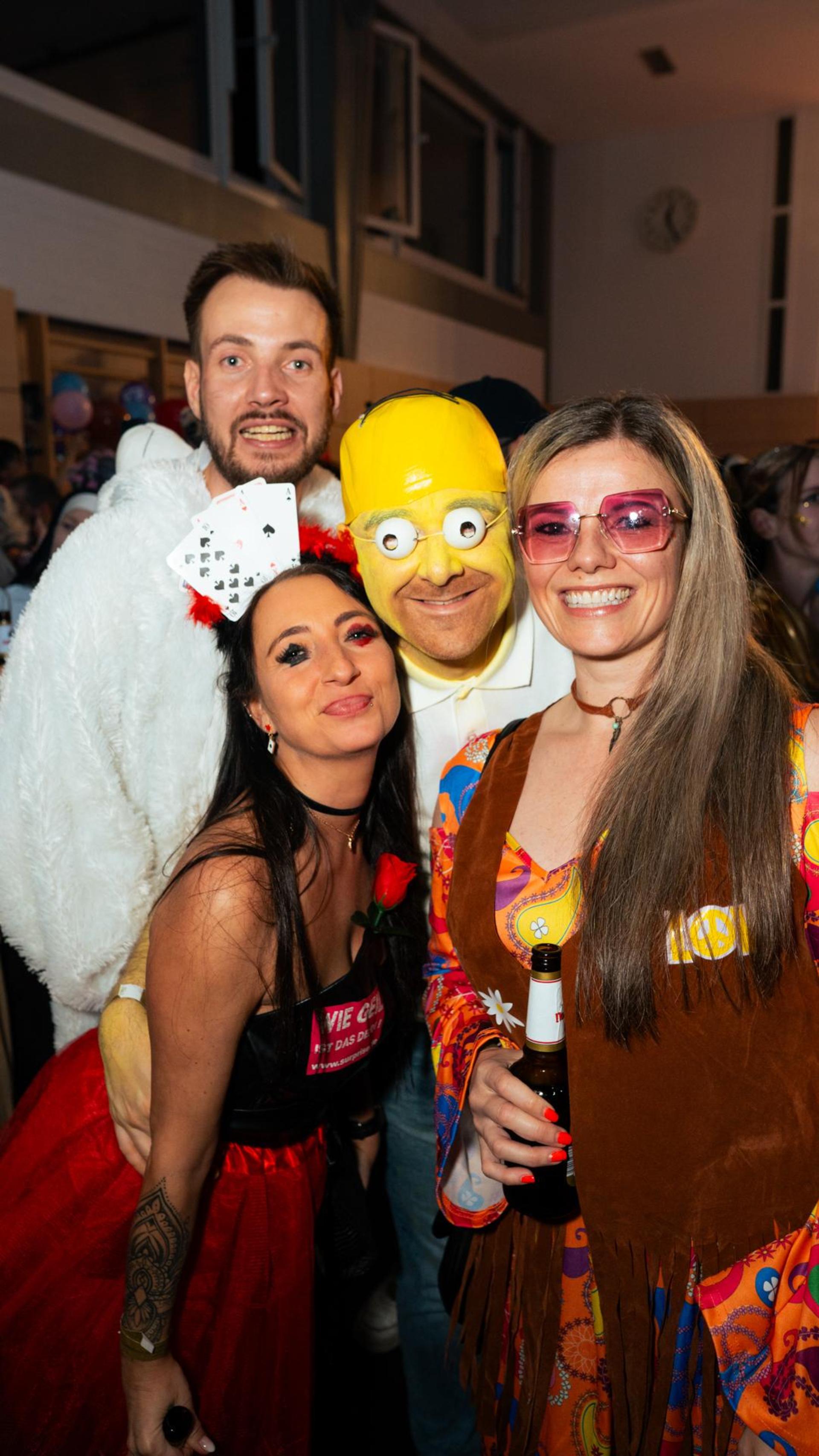Am Sportlerball in Schirmitz gings mit Vollgas weiter im Faschingstreiben.  (Bild: Hannes Stock)