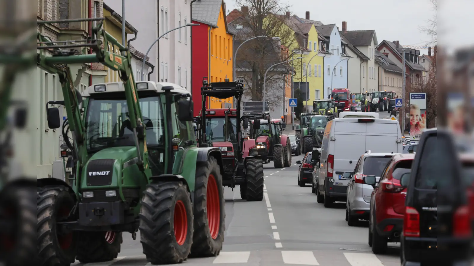 Die Proteste sorgten für Verzögerungen im Verkehr in Amberg. (Bild: Wolfgang Steinbacher)