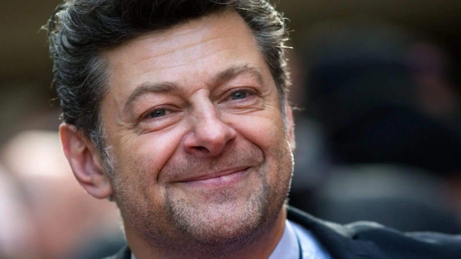 Er war Gollum, jetzt führt er Regie: Andy Serkis. (Bild: Andrew Cowie/epa/dpa)