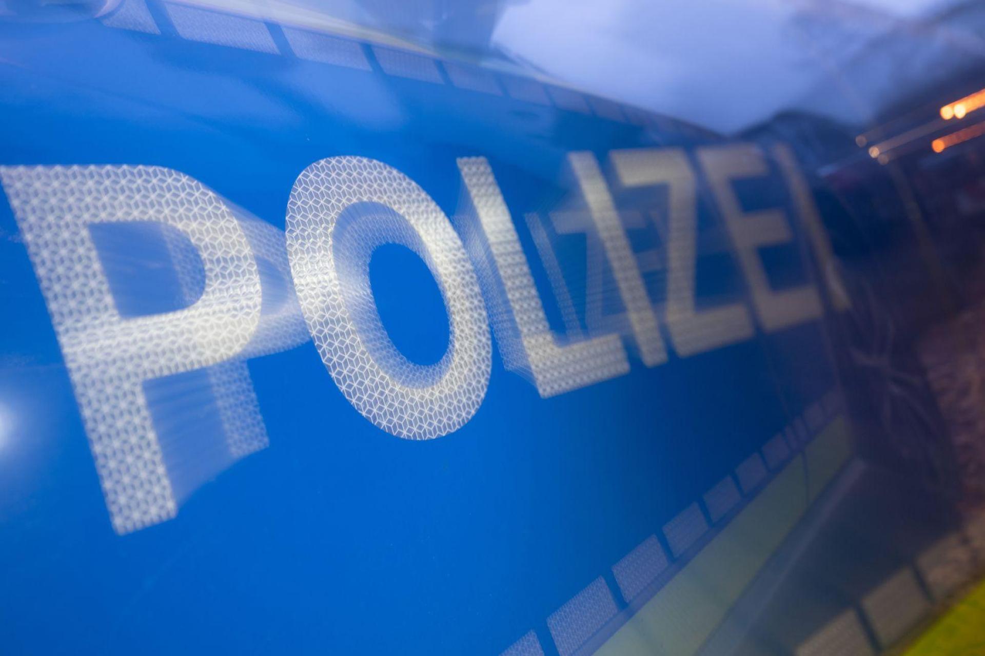 Ein 68-jähriger Geisterfahrer kollidiert am Kreuz Oberpfälzer Wald mit einem Sattelzug.  (Symbolbild: Marijan Murat/dpa)