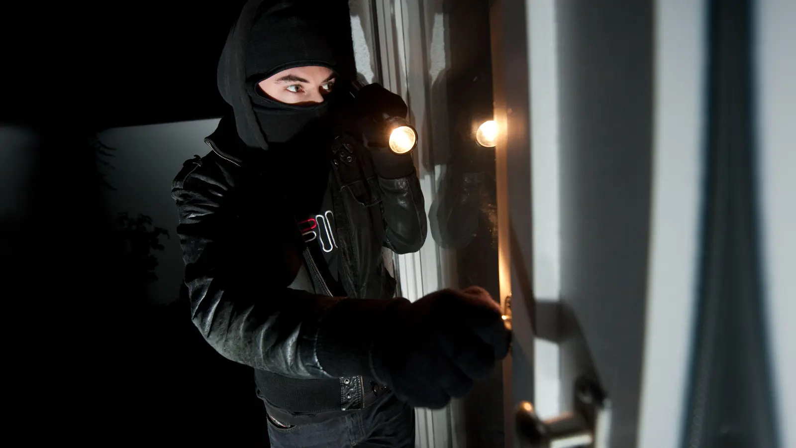 Die Kriminalpolizei Weiden bittet um Hinweise zu einem Einbruch. (Bild: Andreas Gebert)