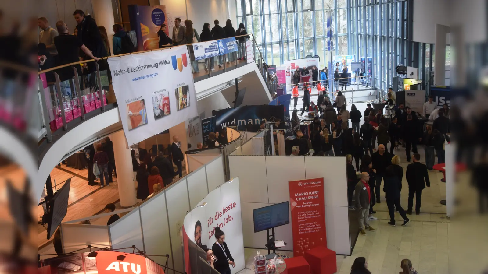 Bei der Weidener Ausbildungsmesse in der Max-Reger-Halle informieren am 22. März mehr als 135 Aussteller über Karrierechancen. (Archivbild: fz)