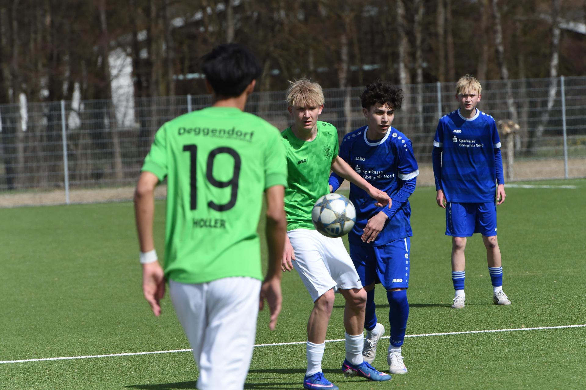 Bildergalerie der C-Junioren der SpVgg SV Weiden in der Bayernliga-Aufstiegsrunde. Die Weidener verloren die Partie mit 0:3 gegen Deggendorf.  (Bild: Gerhard Büttner)