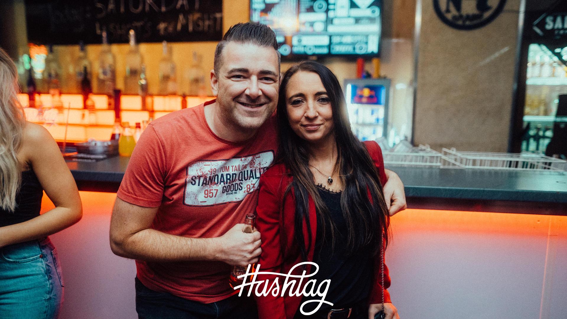 Bei der „Hashtag Saturday”-Partyim Hashtag Weiden sorgte <b>DJ RobVEE</b> für den passenden Sound. (Bild: Sebastian Reiter)