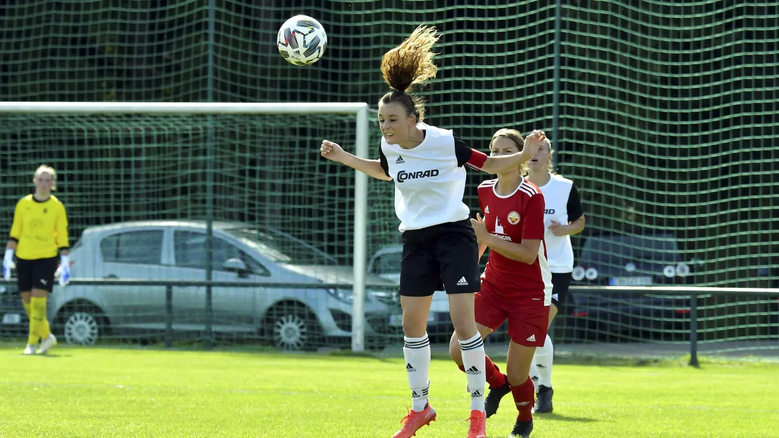 Lena Götz, Kapitänin des TSV Theuern, und ihre Teamkolleginnen treten gegen Hoffenheim an. (Archivbild: Hubert Ziegler)