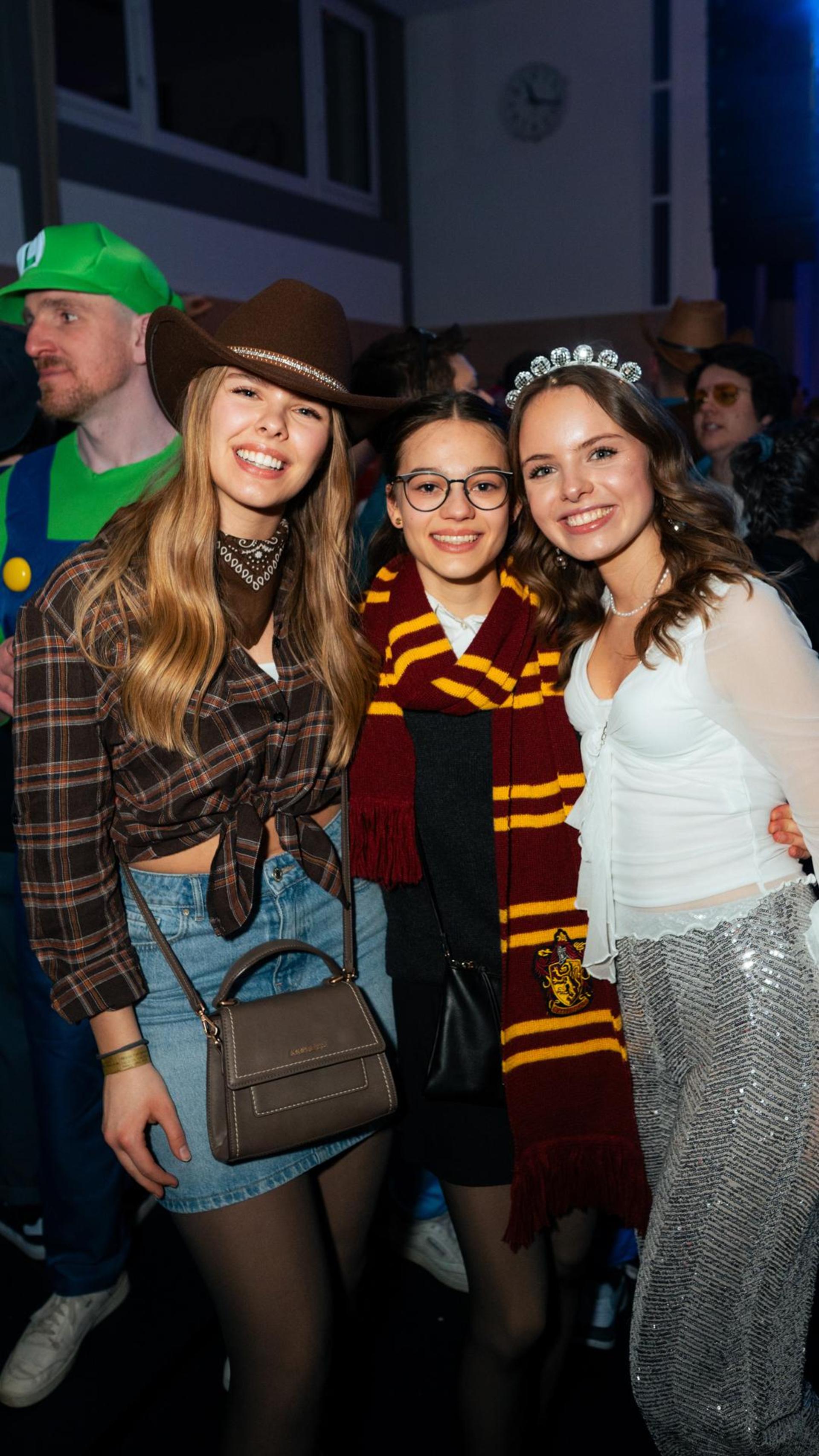 Am Sportlerball in Schirmitz gings mit Vollgas weiter im Faschingstreiben.  (Bild: Hannes Stock)