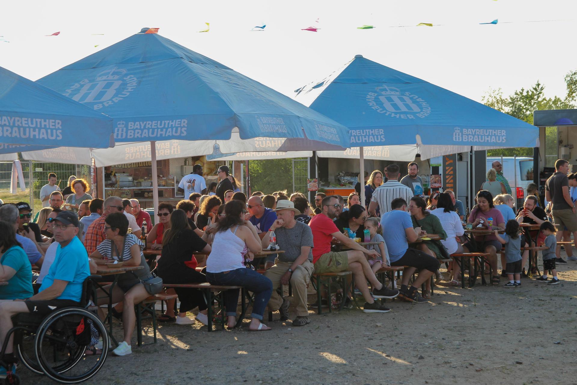 Das Foodtruck Festival in Weiden.  (Bild: Lea Stecher)