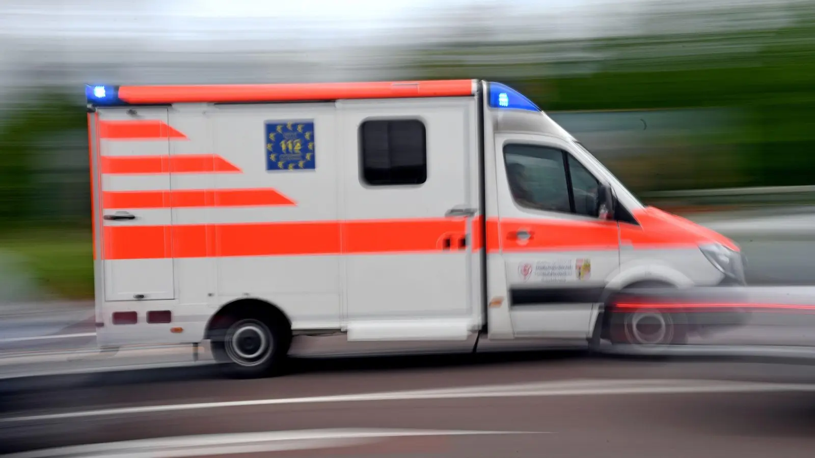 Am Sonntag hat sich bei Etzenricht ein schwerer Verkehrsunfall ereignet.  (Bild: Hendrik Schmidt/dpa-Zentralbild/ZB/Symbolbild)