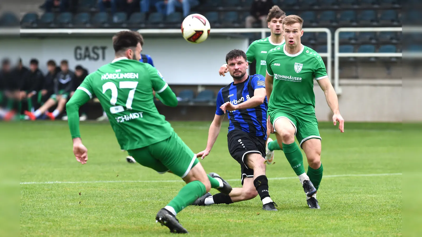 Torabschluss von Josef Rodler: Der Weidener Stürmer erzielte das 1:0. (Bild: Gerhard Büttner)